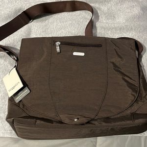 Baggallini NWT messenger bag